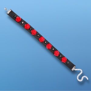 🥀 faux leather choker with roses and spikes